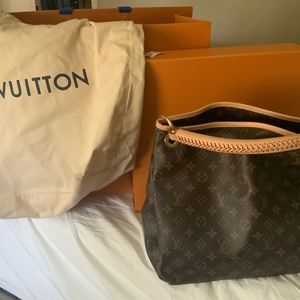 Authentic Louis Vuitton Artsy Handbag